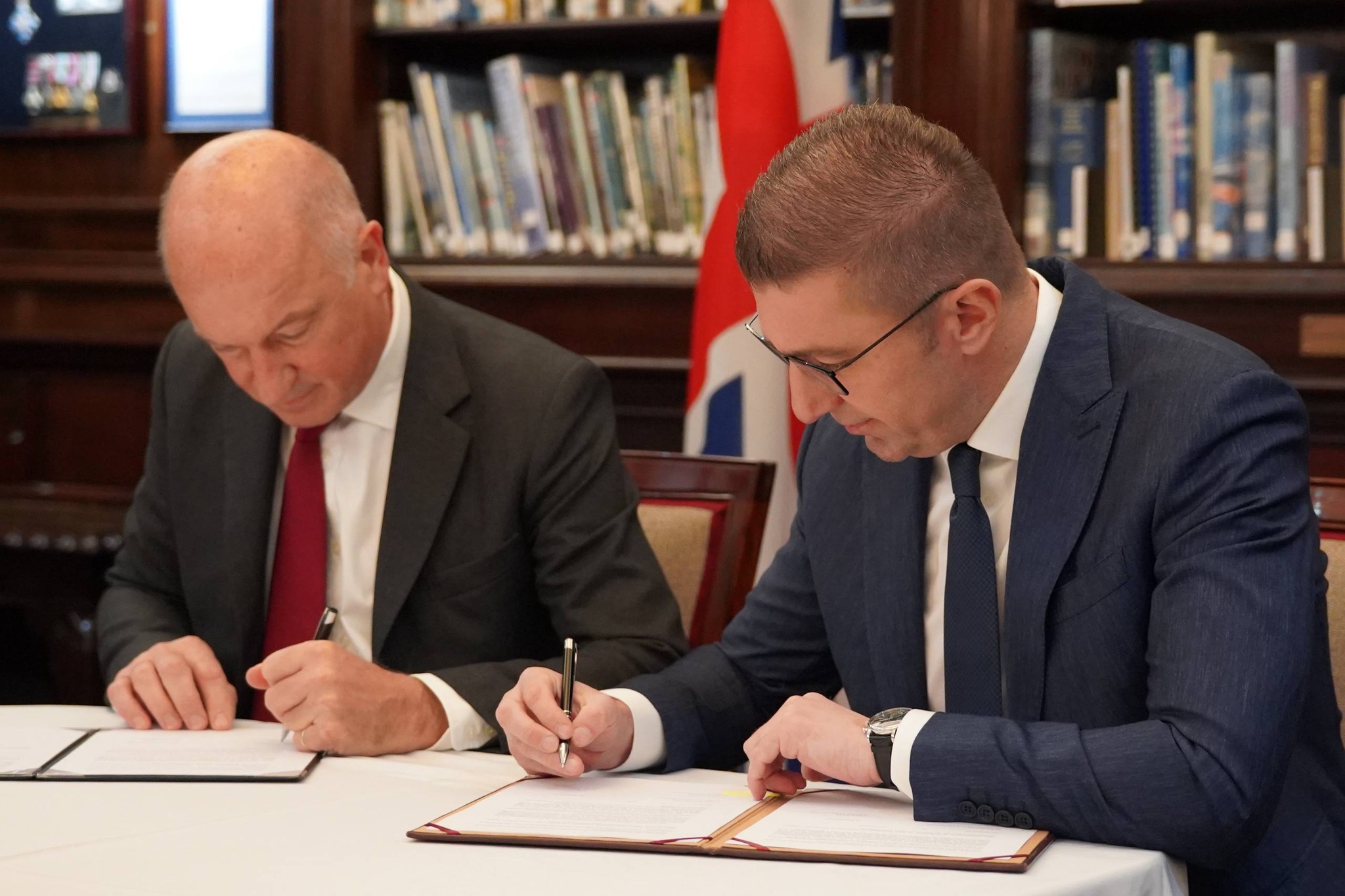 Инвестиција од 150 милиони долари во воената индустрија - Премиерот Мицкоски потпиша меморандум со компанијата „Бурсток“