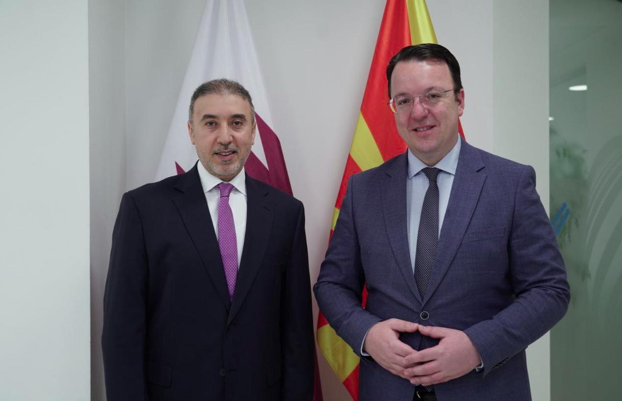 Николоски се сретна со амбасадорот на Катар: Зајакнување на економската соработка и воведување на директна авиолинија Скопје-Доха