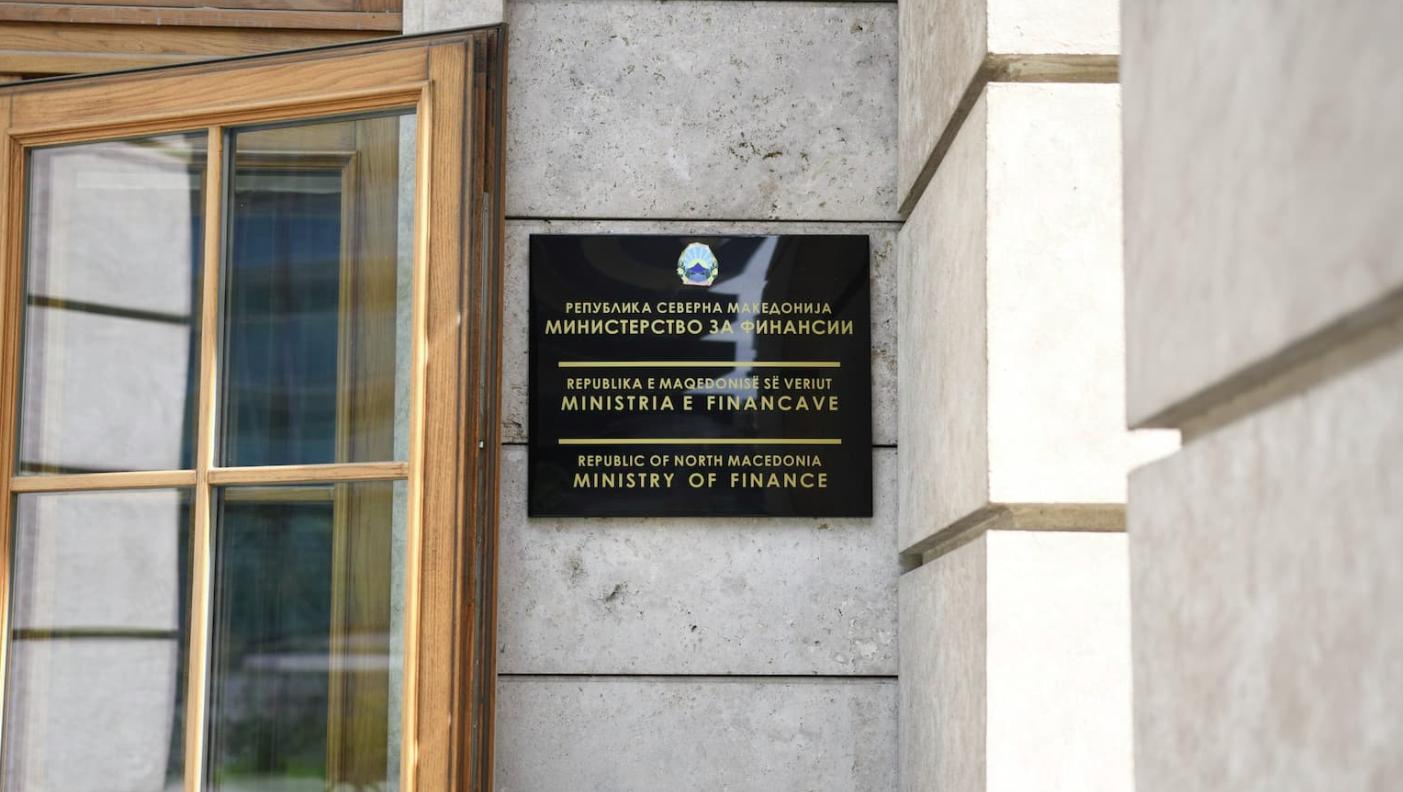 Пратките до 22 евра од „Тему“ и „АлиЕкспрес“ ќе се оданочуваат - Собранието ги изгласа измените на Законот за ДДВ