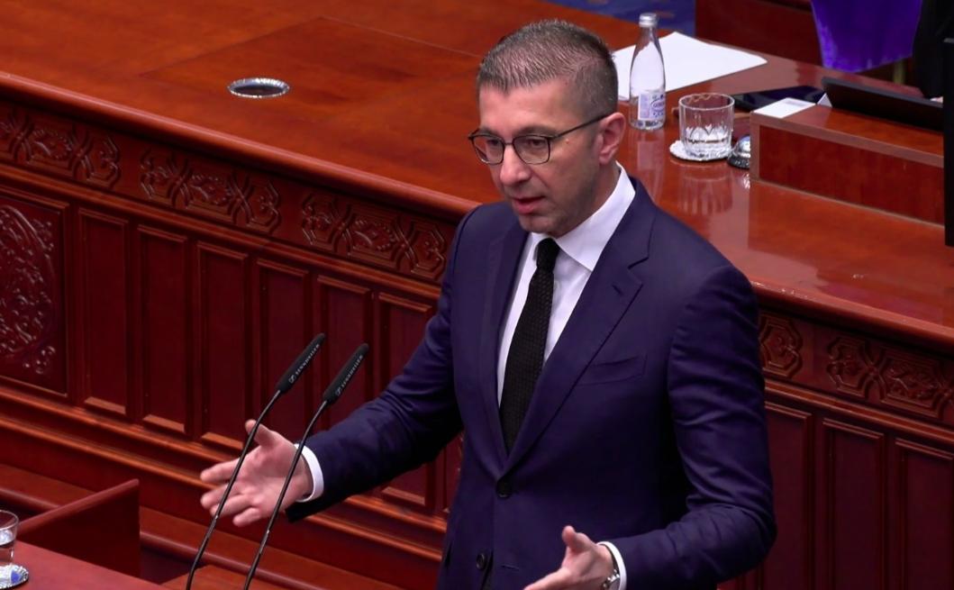 Мицкоски: Македонска компанија во моментов снабдува неколку регионални аеродроми со керозин